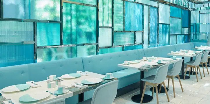 於 The Tiffany Blue Box Cafe 慶祝生日，即可享一份迷你 Blue Box Cake 以及於全香港最大之 Tiffany & Co. 旗艦店導覽體驗。